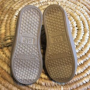 GAP Shoes - Tot size 9 Gap lace up shoes, super cute for fall! GAP Shoes - Tot size 9 Gap lace up shoes, super cute for fall!